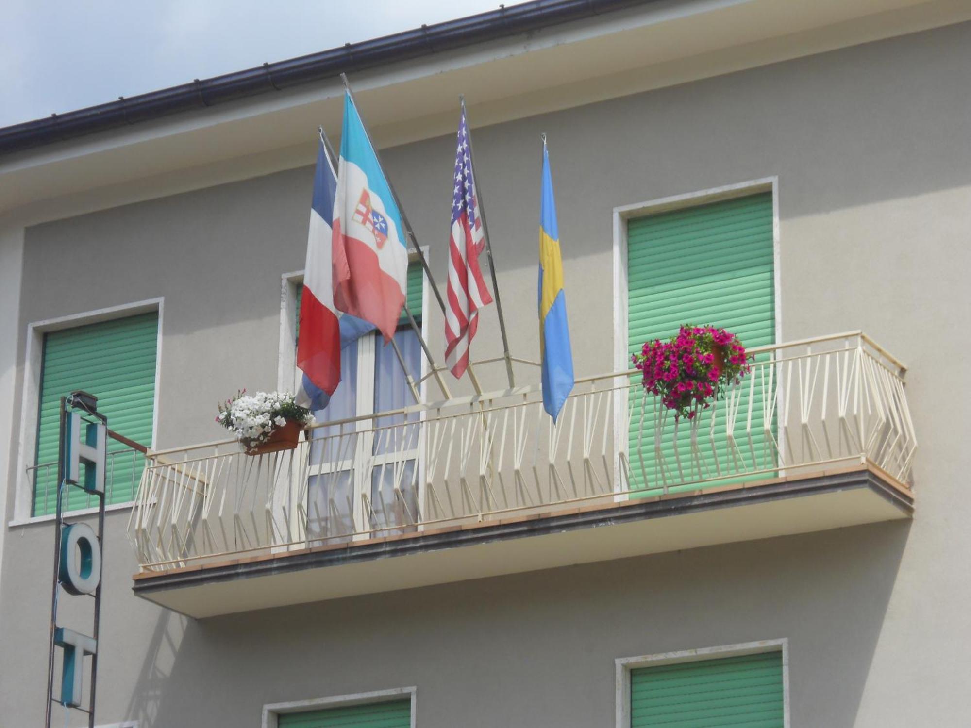 Albergo Belvedere Боргетто-ді-Вара Екстер'єр фото